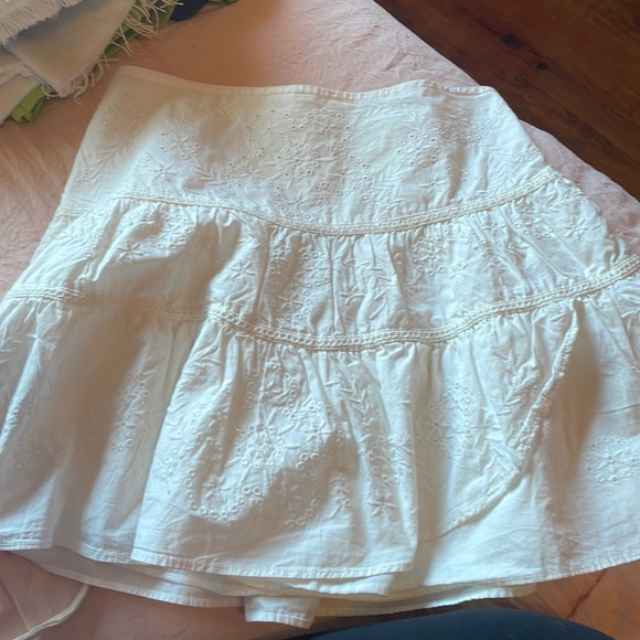 White mini Zara skirt. - Picture 1 of 3